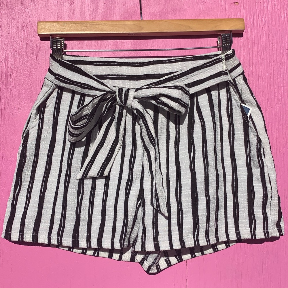 🤍🖤 Cute Classy Hamptons Shorts